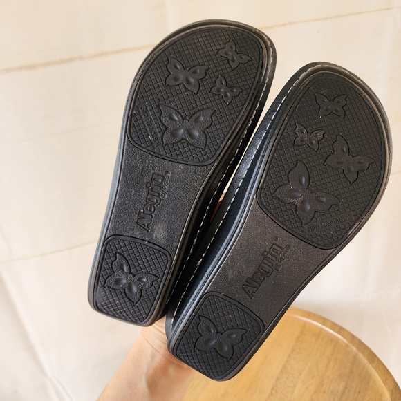 Alegria Kleo Metallic Silver Sandals - Picture 12 of 15